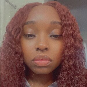 Meet your Posher, Alexis